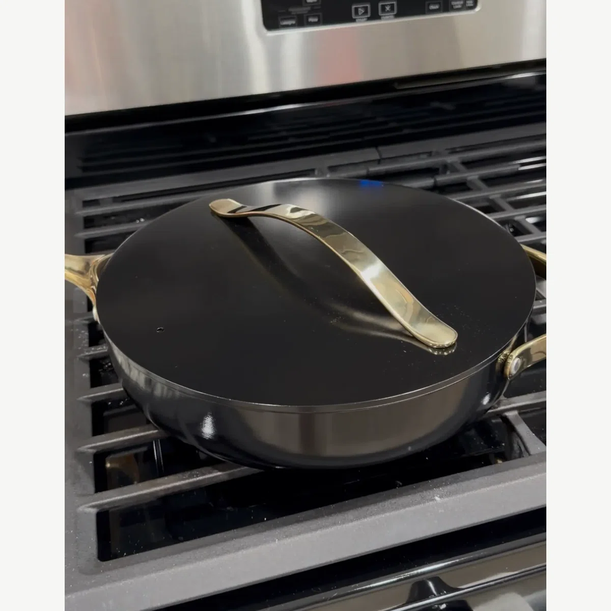 Solid pan